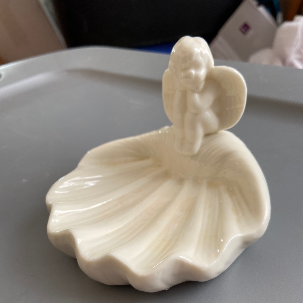 Brand new Soap or Ring dish with Angel sitting